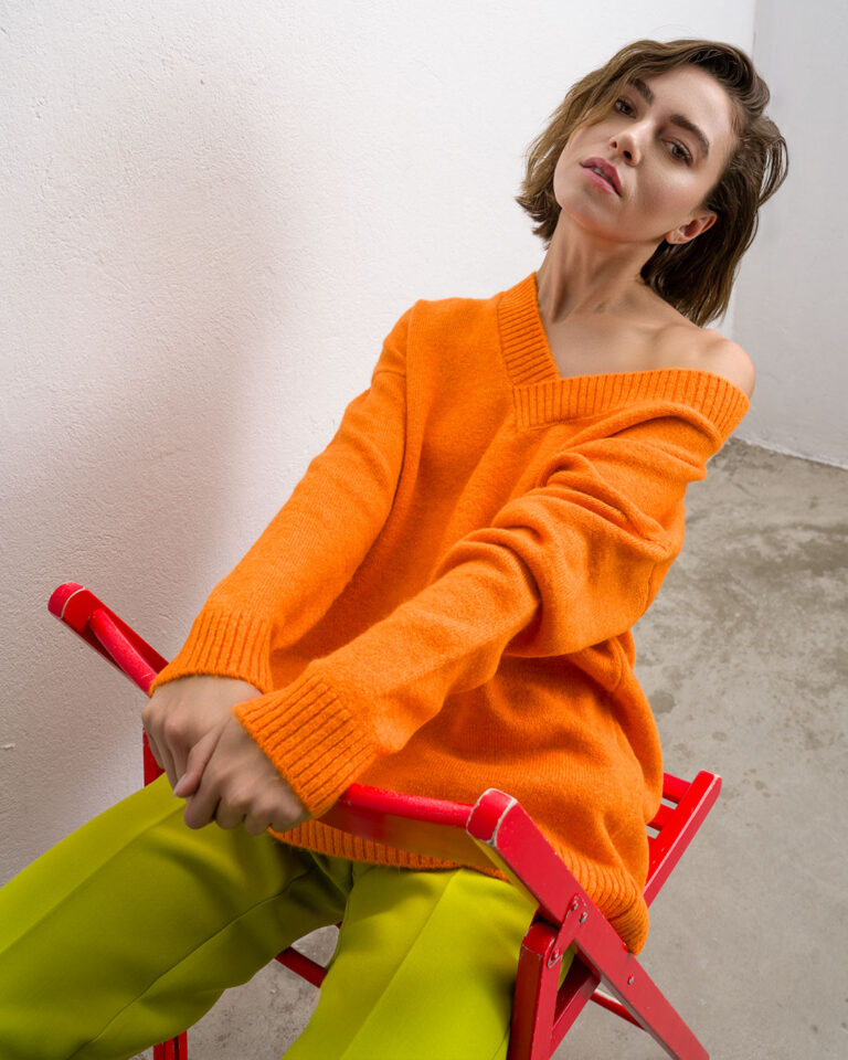 Tailor Made Knitwear orange oversized sweater με V λαιμόκοψη