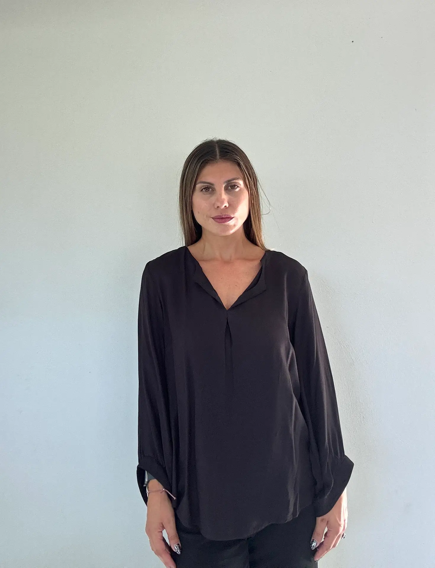 Μπλούζα με άνοιγμα στο λαιμό μαύρη