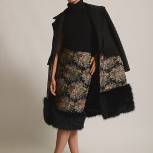 μακρύ floral παλτό με μαύρη γούνα στο τελείωμα