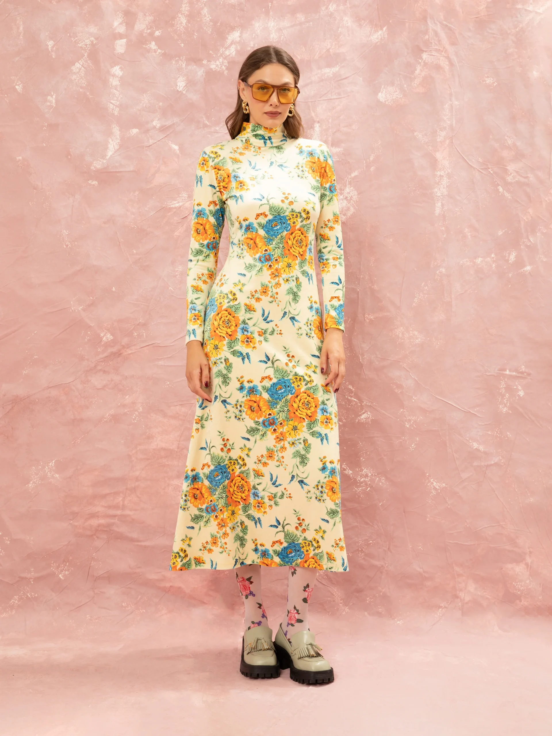 Maxi floral φόρεμα Tapetsaria Cream WE ARE με ζιβάγκο και μακριά μανίκια – μπροστινή όψη