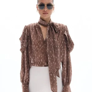 Bambi Georgette Shirt σε καφέ τόνο με deer print και bow-tie λαιμόκοψη, μπροστινή λήψη
