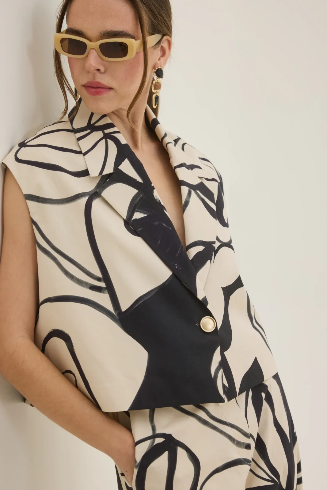 Innocent Abstract Line vest beige