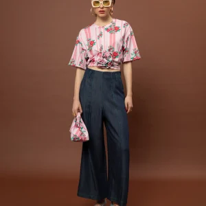 dark blue denim cropped pants women We Are outfit front