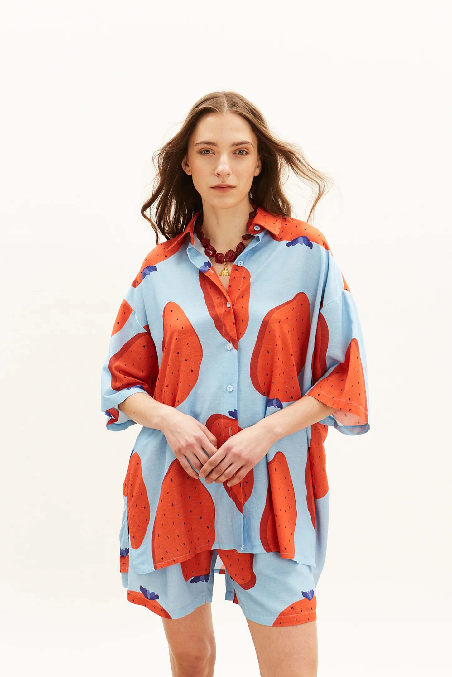oversized women linen shirt fraise print with matching shorts The Norm portrait