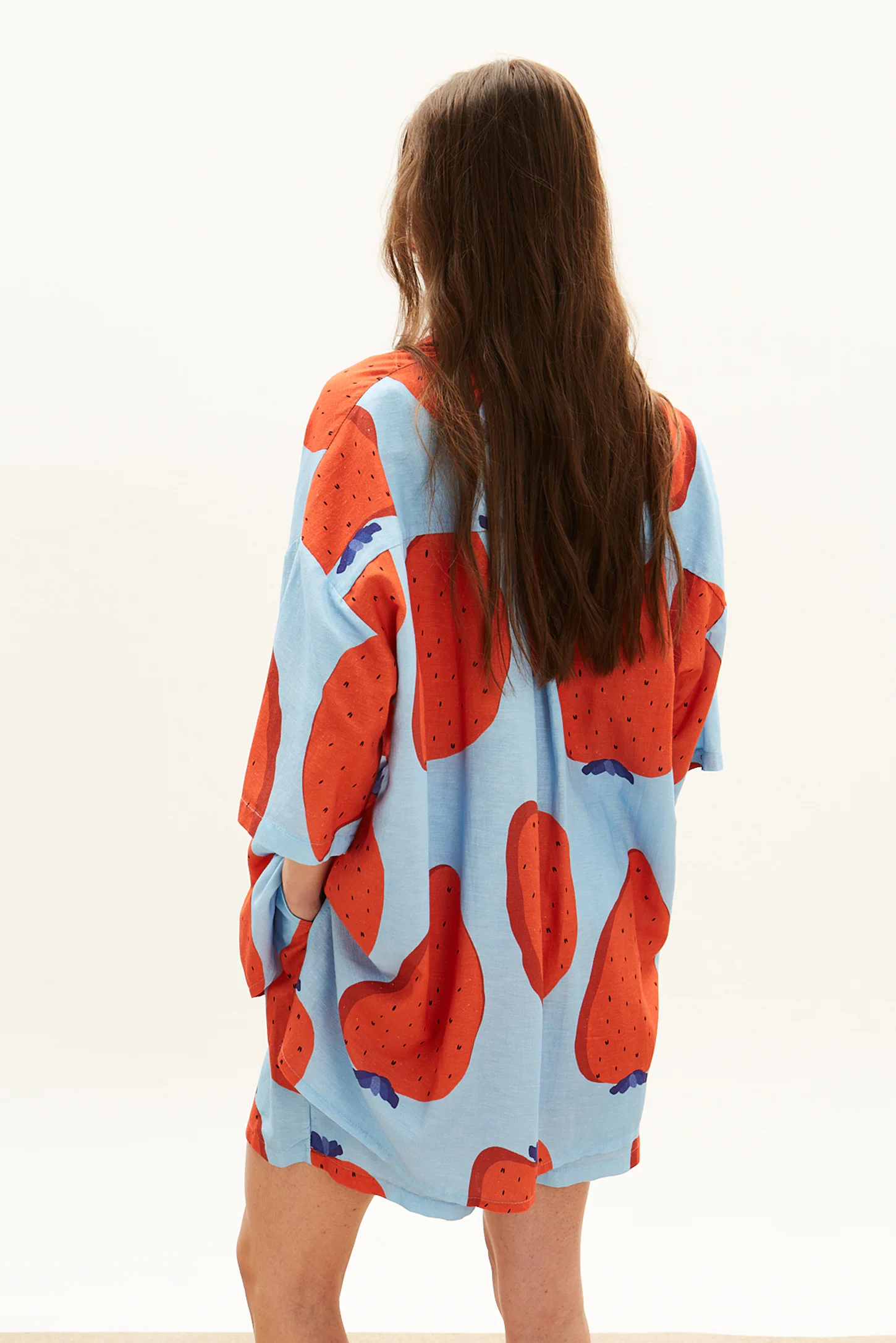 oversized blue fraise linen shirt with matching shorts women The Norm back view