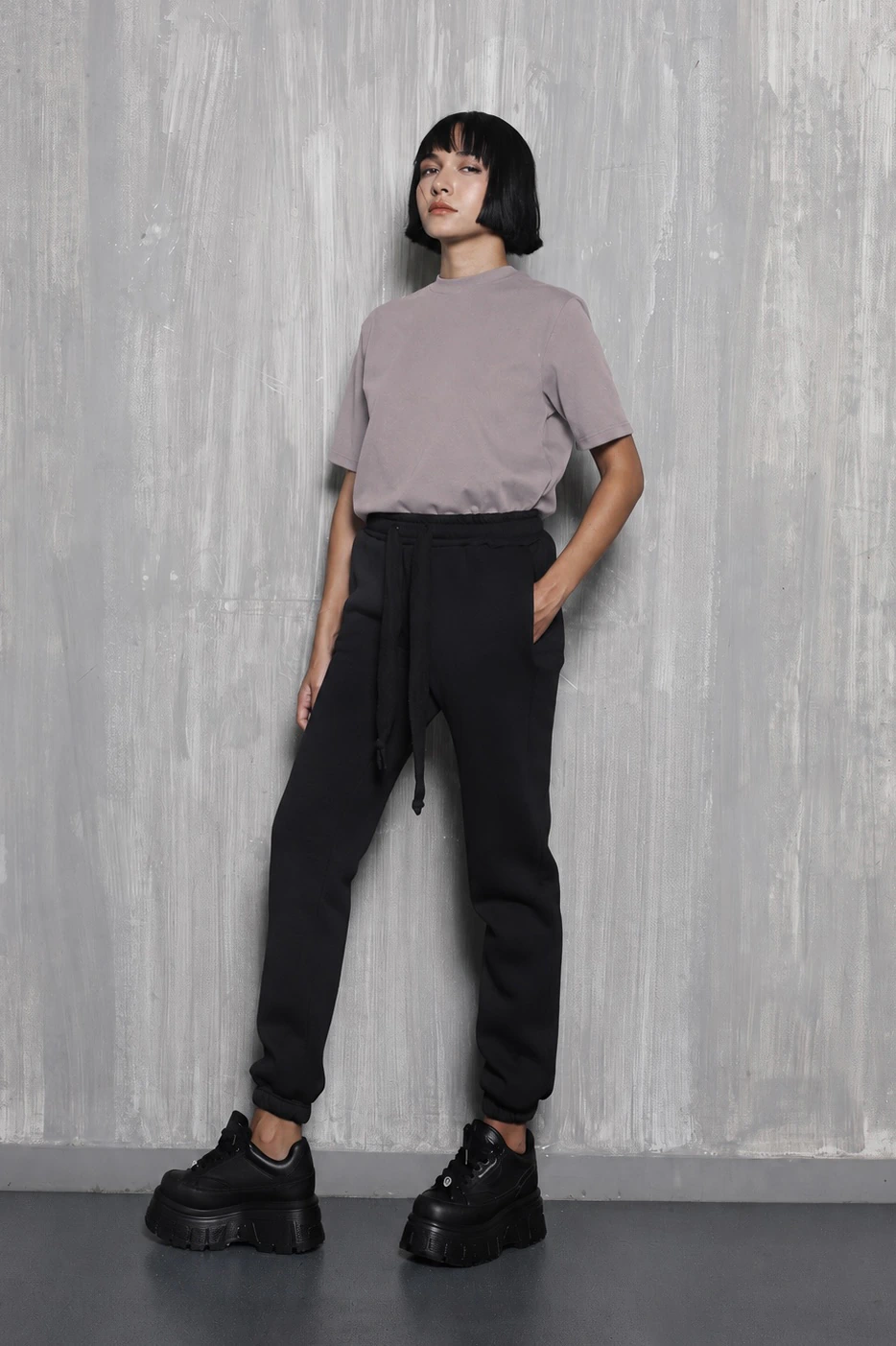 jogger pants black women Tag Modest Clothing Penteli three quarter view